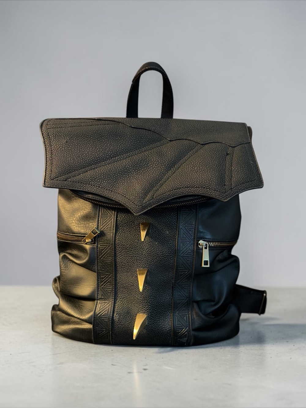 GAME OF THRONES BLACK FAUX LEATHER BACKPACK WITH GOLD DRAGON CLAW SPIKES